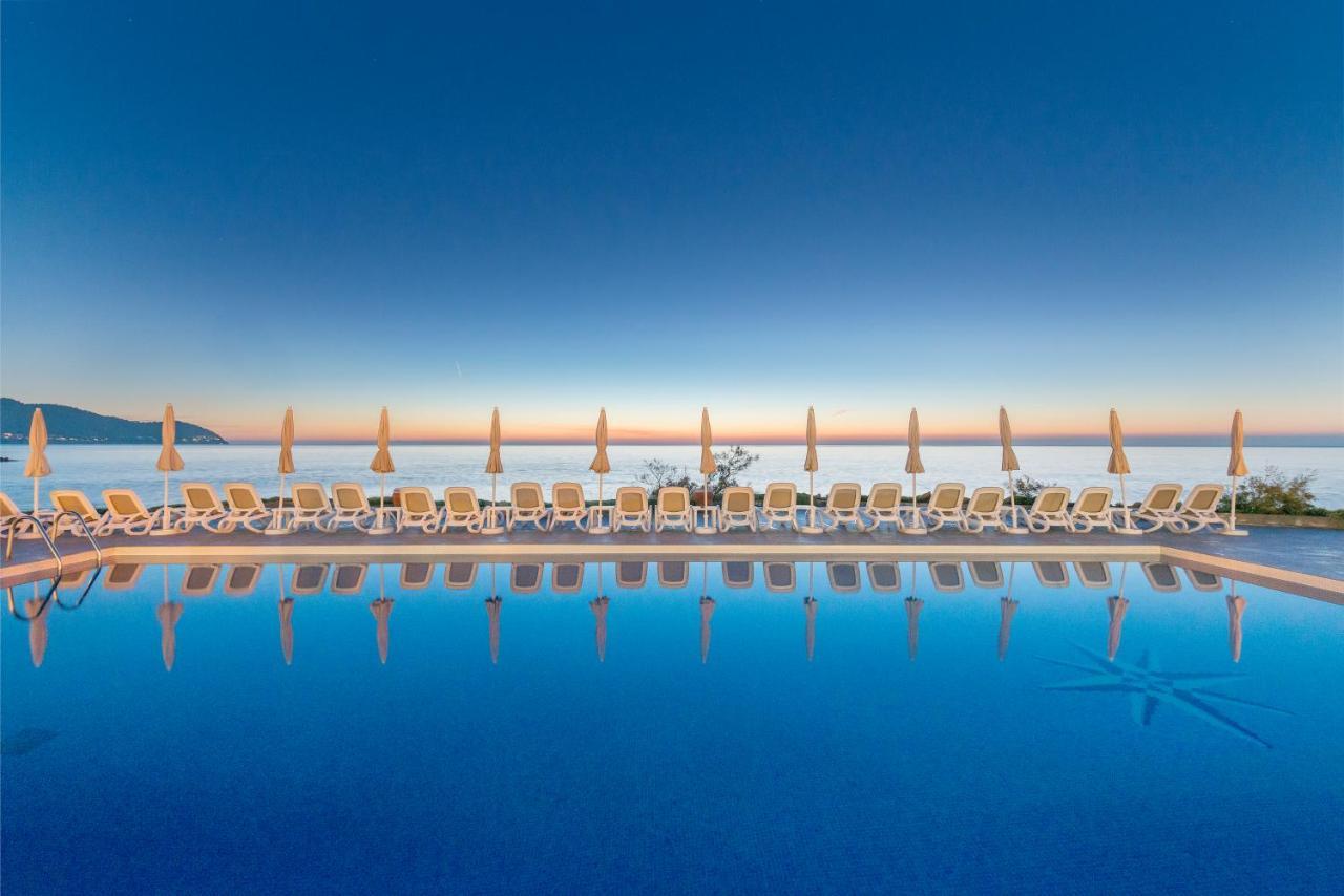 Hotel Atolon & Kaafu Beach Club Cala Bona  Exterior photo